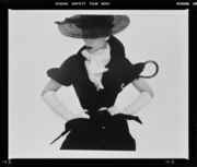 傘を持つ婦人 画像