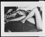 ベッドの上の脚 画像