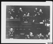 イタリア議会のムッソリーニとチアーノ将軍 画像