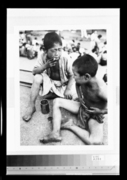 煙草をくゆらす戦災孤児、 上野 画像