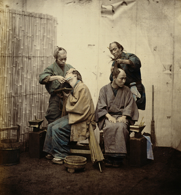 日本の床屋と髪結、写真アルバムの内 画像