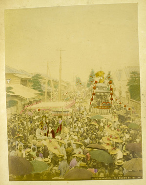 祭りで引かれる山車（「横浜写真アルバム」の内） 画像