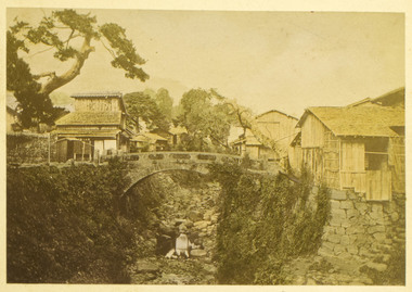 題名不詳（橋、中島川、長崎）（「横浜写真アルバム」の内） 画像