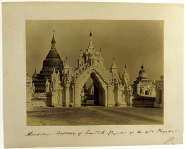 マンダレイ 450パゴダ群の中央パゴダ入口(ビルマ写真コレクション計14点) 画像