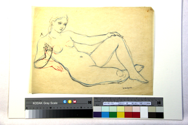 脚を組んで横たわる裸婦 画像