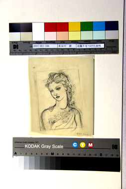 花飾りをつけた女性 画像