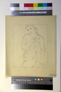 胸に手をあてる裸婦 画像