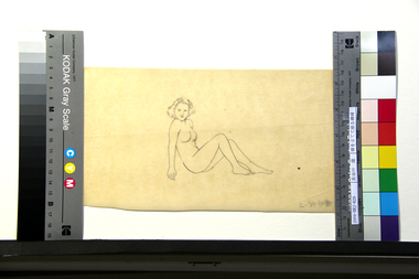 膝を立てて座る裸婦