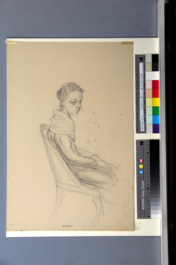 椅子に座る女性 画像