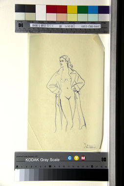 コートを羽織る裸婦 画像