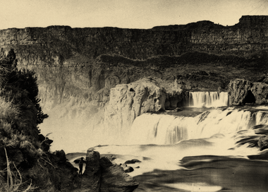 Shoshone Falls, Snake River, Idaho: Mid-day view. Adjacent walls about 1000 feet in height.